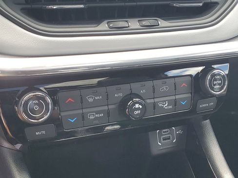 Used 2023 Jeep Compass Limited w/ Sun and Sound Group AWD/4WD image 19