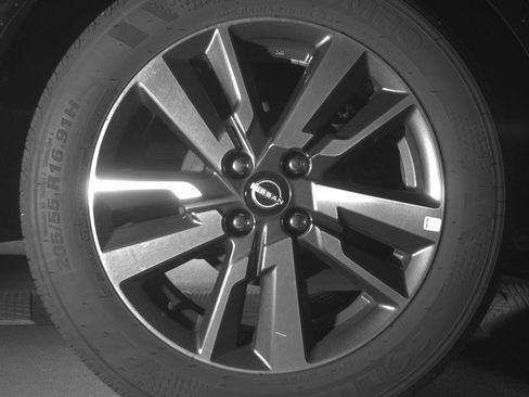 Used 2025 Nissan Versa SV FWD image 12