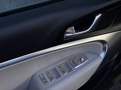 Used 2025 Genesis G70 2.5T RWD image 13