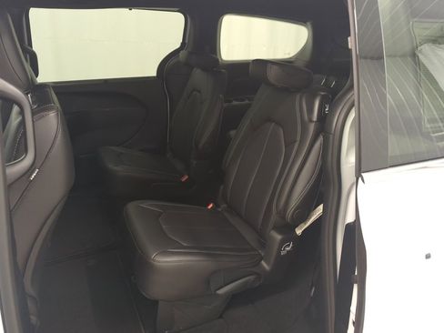 New 2026 Chrysler Pacifica Select image 11