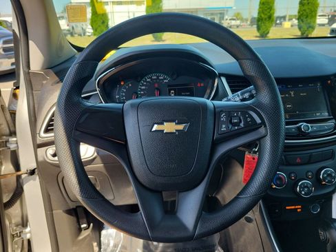 Used 2018 Chevrolet Trax LS FWD image 30