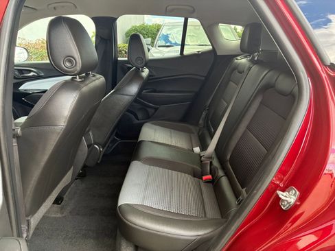 Used 2025 Chevrolet Trax LT image 25