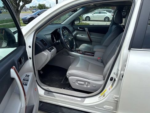 Used 2013 Toyota Highlander Limited FWD image 9