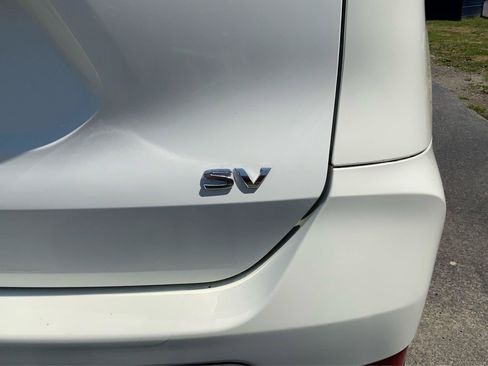 Used 2017 Nissan Rogue SV FWD image 23