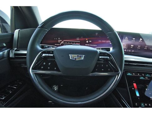 Used 2025 Cadillac Escalade ESV Sport w/ Touring Package image 15