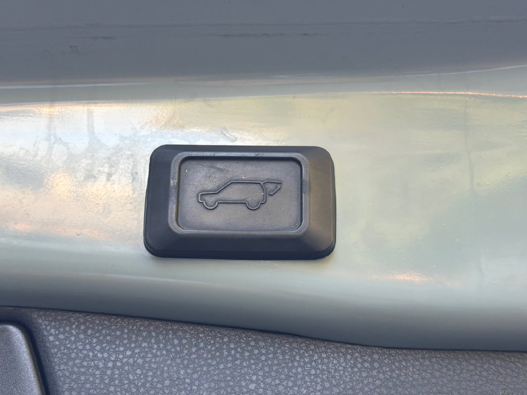 Used 2020 Toyota RAV4 XLE Premium AWD/4WD image 7