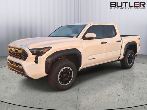 Certified 2024 Toyota Tacoma TRD Off-Road AWD/4WD image 2