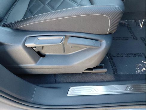 Used 2025 Volkswagen Atlas Cross Sport SE image 17