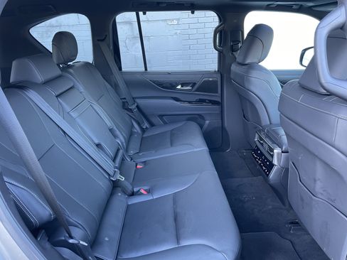 Used 2024 Lexus LX 600 4WD w/ Luxury Package image 31