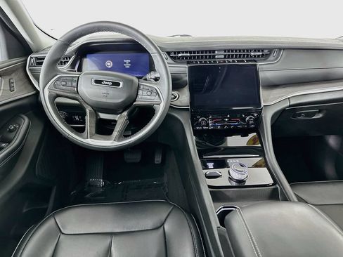 Certified 2024 Jeep Grand Cherokee Limited AWD/4WD image 33
