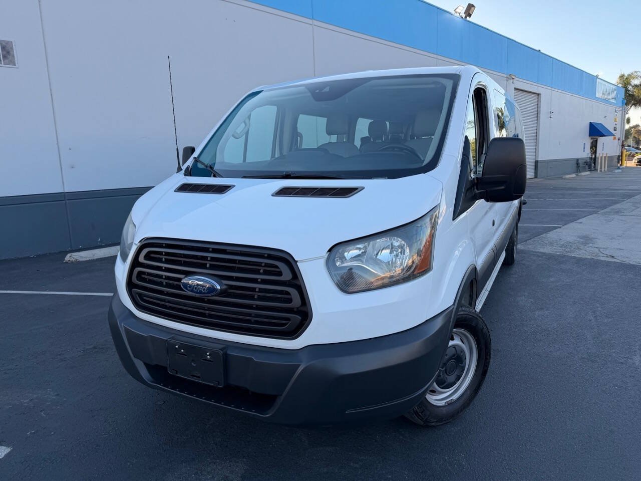 Used 2017 Ford Transit 350 XL RWD image 4