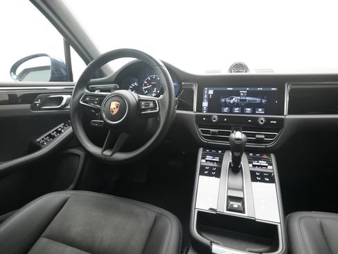 Used 2022 Porsche Macan AWD/4WD image 17