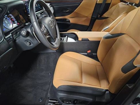 Used 2025 Lexus ES 350 w/ Premium Package image 15