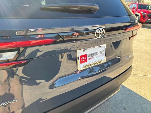 New 2026 Toyota Grand Highlander Platinum image 6