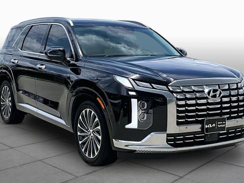 Used 2024 Hyundai Palisade Calligraphy FWD image 3