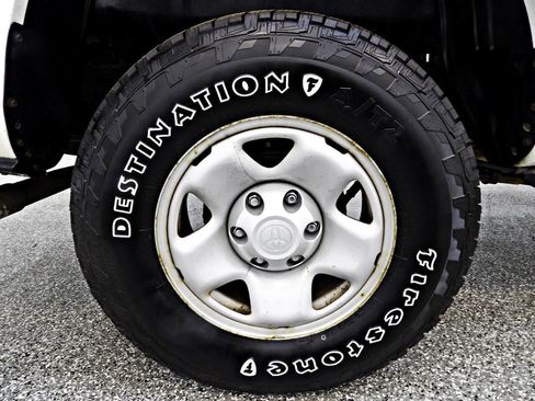 Used 2020 Toyota Tacoma SR image 19