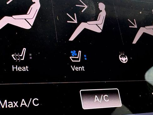 Certified 2023 Chrysler Pacifica Pinnacle FWD image 17