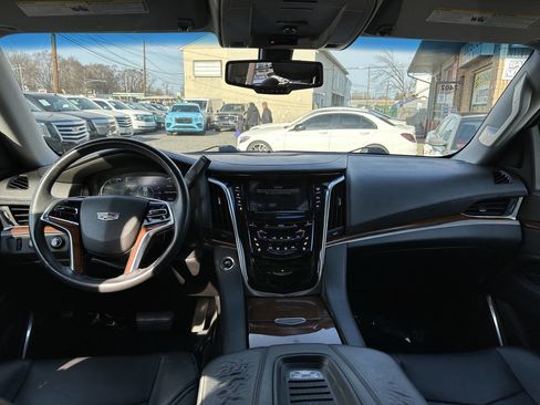 Used 2018 Cadillac Escalade 4WD image 15
