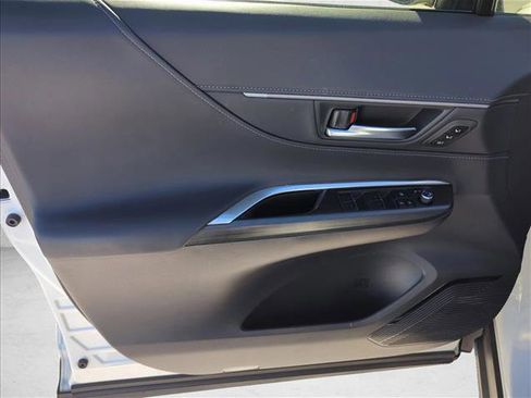 Certified 2022 Toyota Venza XLE image 10