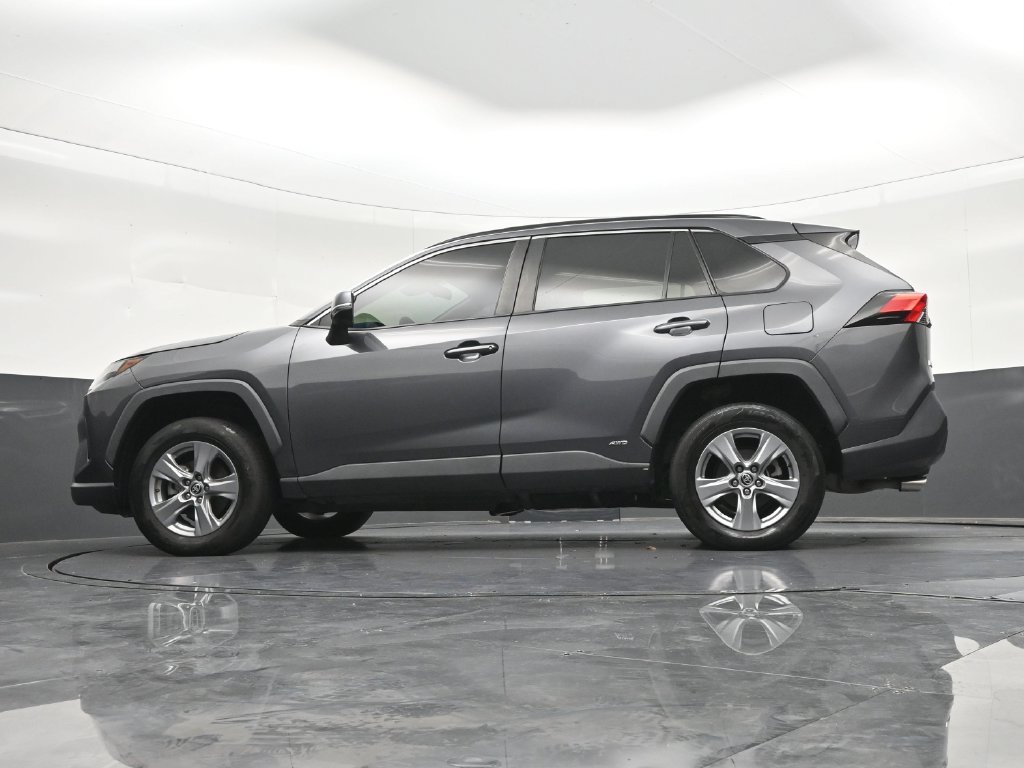 Used 2022 Toyota RAV4 XLE AWD/4WD image 27