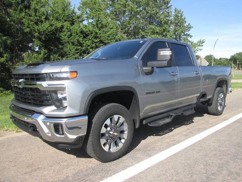 Used 2025 Chevrolet Silverado 3500 LT w/ All Star Edition AWD/4WD image 2