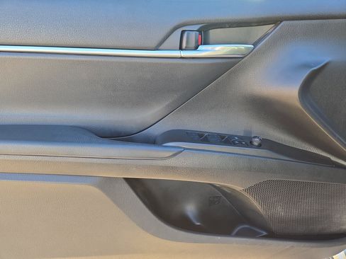 Used 2022 Toyota Camry SE w/ Convenience Package image 15