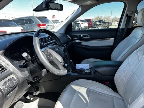 Used 2018 Ford Explorer Platinum image 9