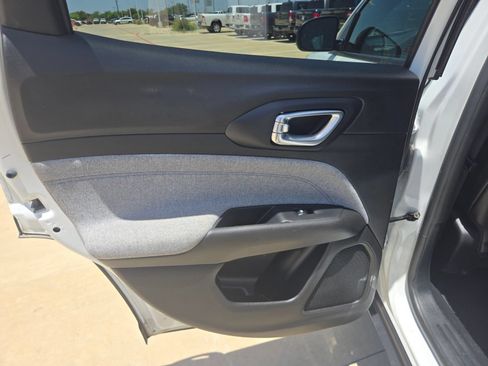 Used 2024 Jeep Compass Latitude AWD/4WD image 14