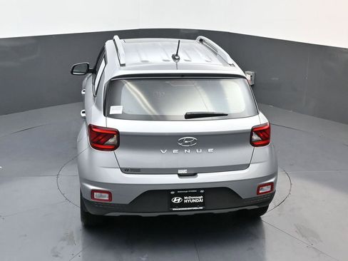 Certified 2025 Hyundai Venue SEL image 17