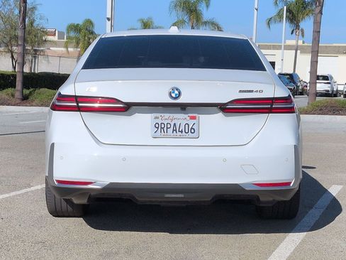 Used 2025 BMW i5 eDrive40i w/ Premium Package image 9