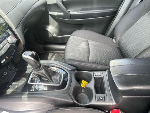 Used 2019 Nissan Rogue SV w/ Sun & Sound Touring Package AWD/4WD image 15