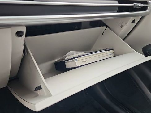 Certified 2025 Hyundai Tucson SE image 18