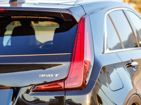 Used 2024 Cadillac XT4 Premium Luxury image 10