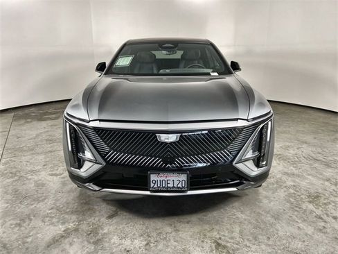 Used 2025 Cadillac Lyriq Luxury image 3