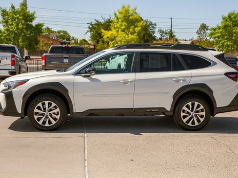 Used 2025 Subaru Outback Premium AWD/4WD image 8