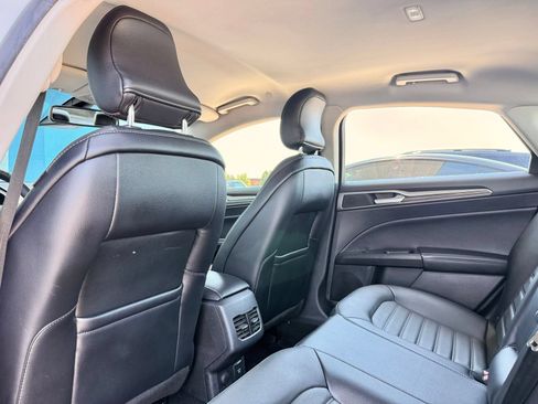 Used 2018 Ford Fusion SE w/ Equipment Group 602A FWD image 15