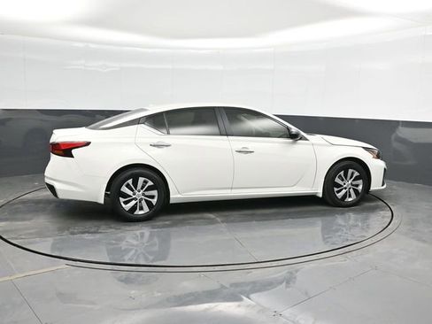 Used 2025 Nissan Altima 2.5 S image 4
