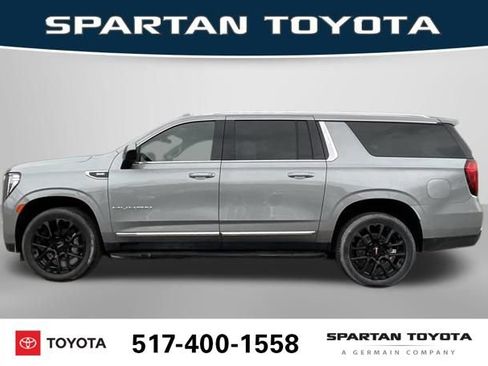Used 2023 GMC Yukon XL SLT AWD/4WD image 2
