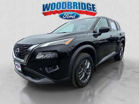 Used 2023 Nissan Rogue S image 2