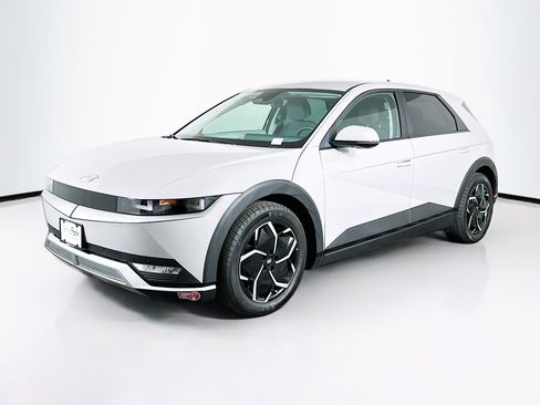 Used 2024 Hyundai Ioniq 5 SEL image 3