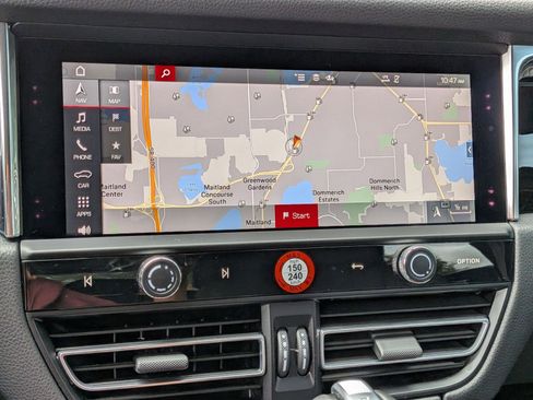 Certified 2025 Porsche Macan image 18