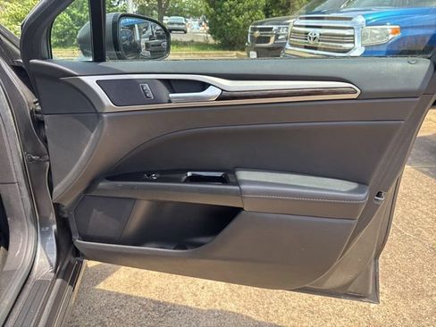 Used 2016 Ford Fusion SE w/ Equipment Group 202A FWD image 16