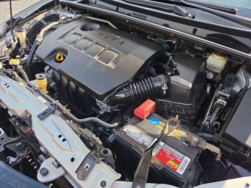Used 2017 Toyota Corolla XLE FWD image 9