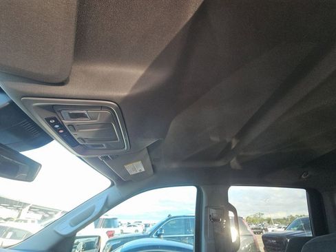 Used 2022 Chevrolet Silverado 1500 Custom image 16