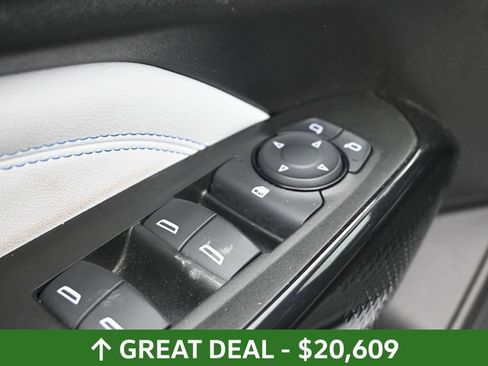 Used 2025 Chevrolet Trax LT FWD image 17