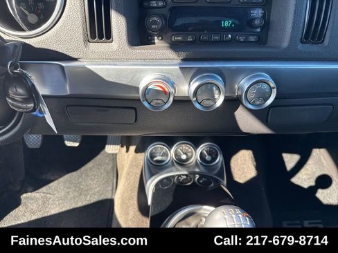 Used 2005 Chevrolet SSR w/ Preferred Equipment Group image 62