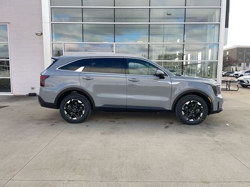 New 2026 Kia Sorento S image 4