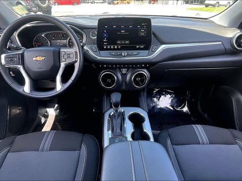 Used 2025 Chevrolet Blazer LT AWD/4WD image 16