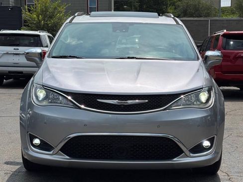 Used 2017 Chrysler Pacifica Limited FWD image 3