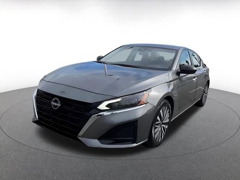 Used 2025 Nissan Altima 2.5 SV image 4